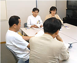 アルコール依存症の妻をもつ夫の集い(新阿武山病院主催) アルコール依存症の妻をもつ夫の集い(新阿武山病院主催)